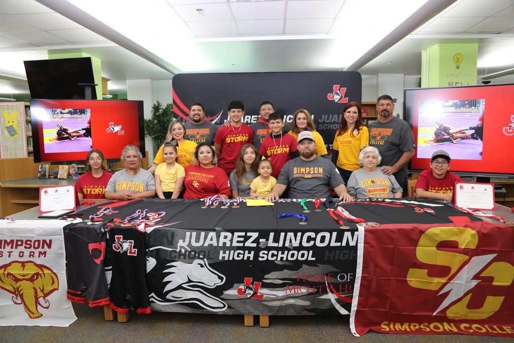 Athletic Signing Day at La Joya ISD!! Congratulations to Brooklyn Garza from La Joya Juarez-Lincoln High School Girls Wrestling. She will be attending Simpson College on a scholarship pursuing a degree in secondary education. Brooklyn we wish you nothing but the very best in all your future endeavors, Go Huskies!!🐾 #LJISDTraditionOfExcellence