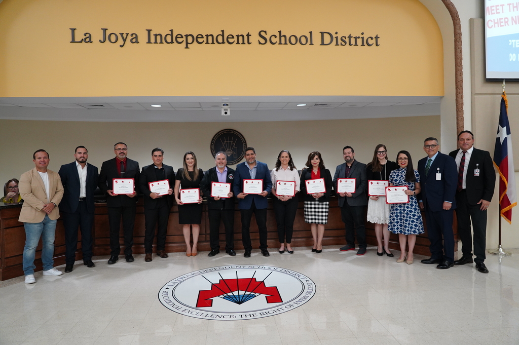 Congratulations to our La Joya ISD Curriculum Content Coordinators. The district recognized the invaluable contributions of the Curriculum Content Coordinators to our school district. These dedicated professionals play a pivotal and often unsung role in education, shaping the learning journey by meticulously crafting comprehensive curriculum content and providing essential instructional coaching to educators. They are integral contributors to the success and growth of our education system. #ljisdstudentfocuseddatadrivenresultsoriented